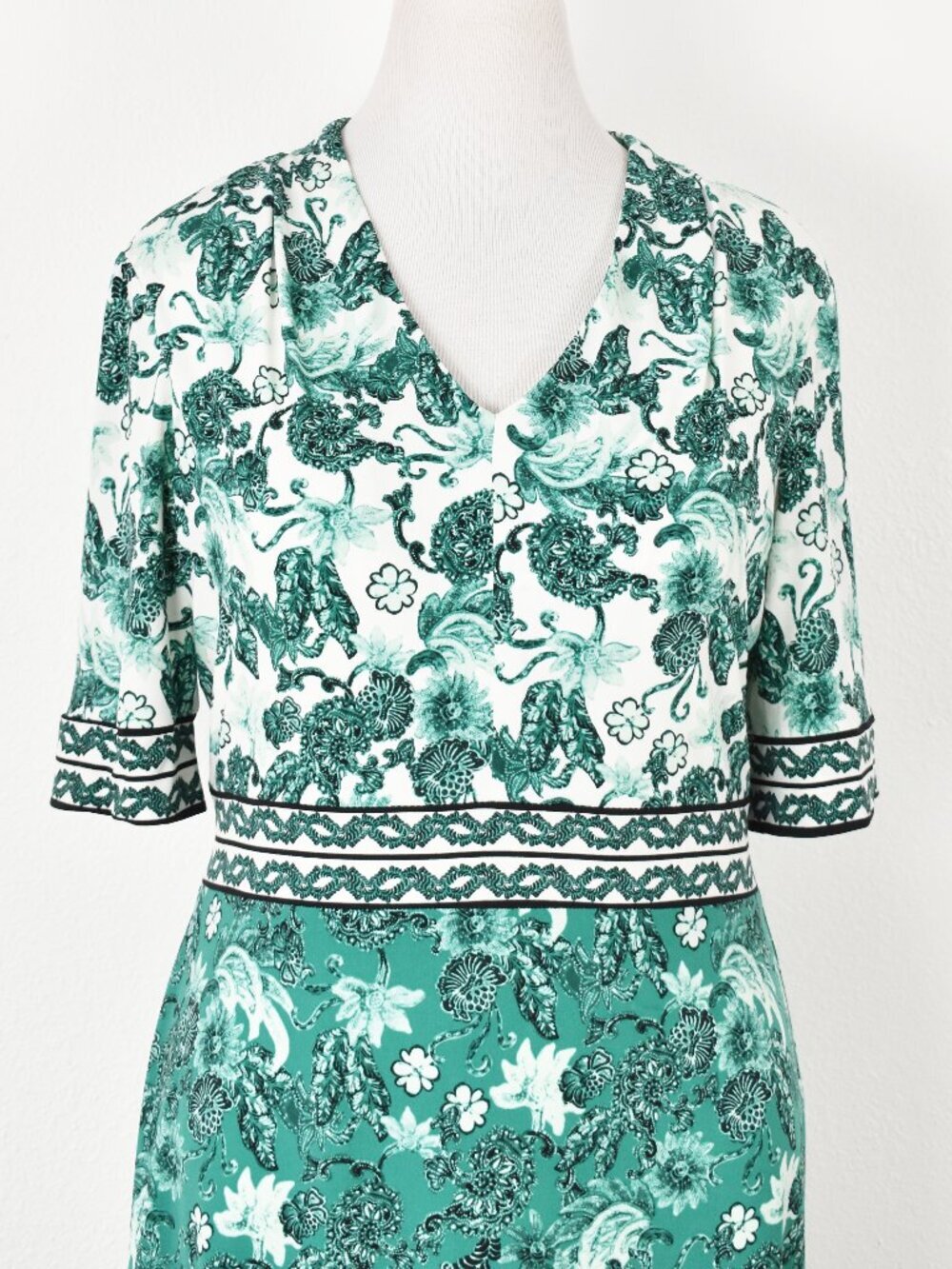 Maggy London Floral V-neck Color Block Sheath Dress - 14 - Picture 2 of 10